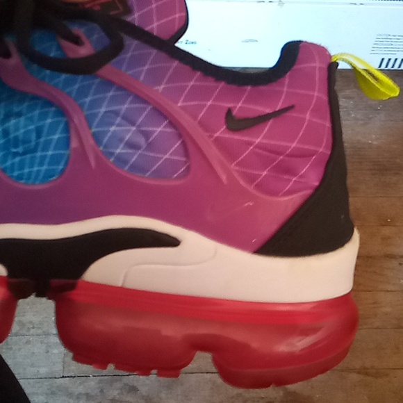 Nike Air Vapor Max Plus Hyper Violet shoes - Picture 3 of 7